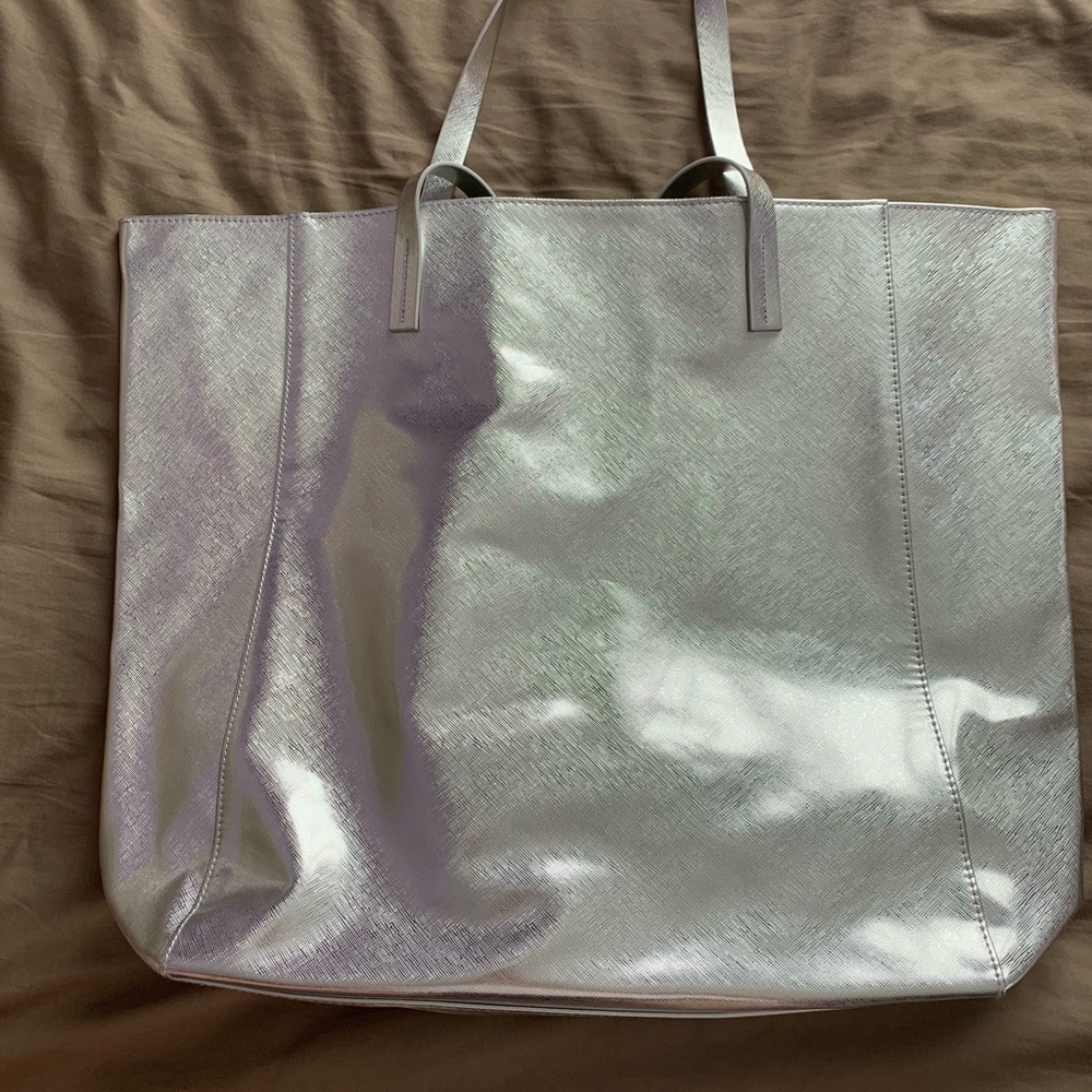 CLINIQUE Metallic Bag